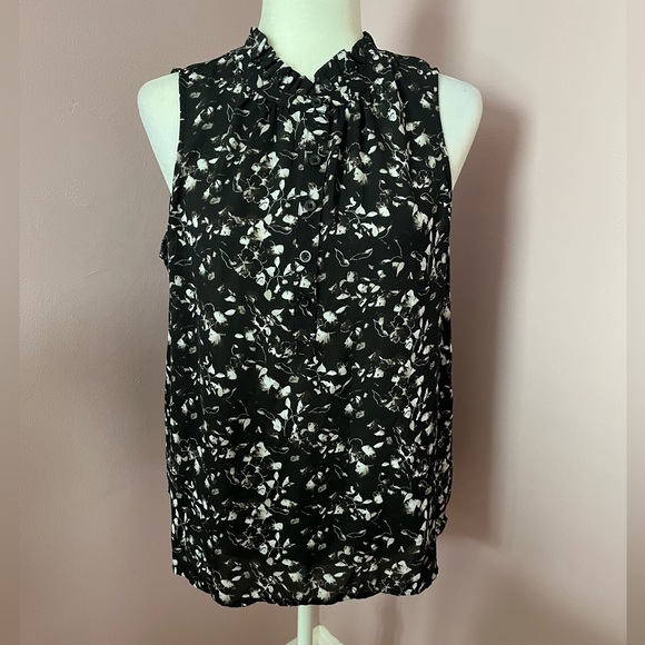 Dressy Sleeveless Blouse size M - Picture 5 of 10